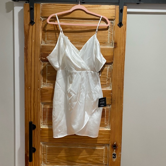 NWT White Satin Lulu’s Off-the-shoulder Tulip Mini Dress, M - Picture 2 of 6